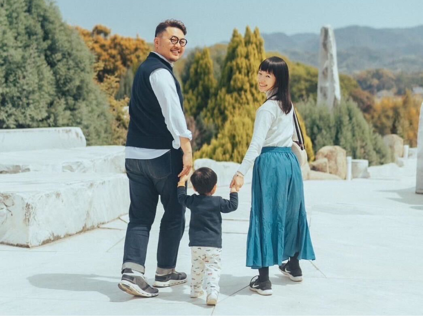 Marie Kondo with her husband Takumi and son
